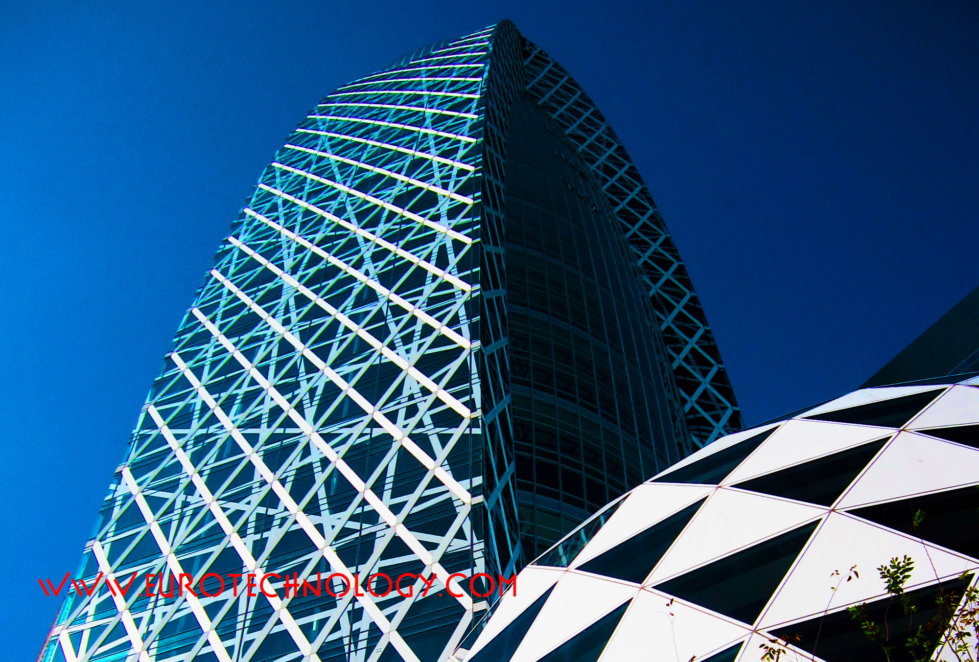 Modo Gakuen Cocoon Tower in Tokyo Shinjuku